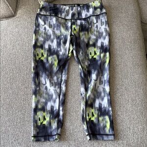 Zella Gray and Black Leggings for Versatile Comfort